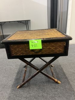Beautiful Wood Table With Drawer