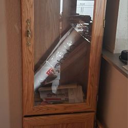 Curio Cabinet With Glass Shelfs
