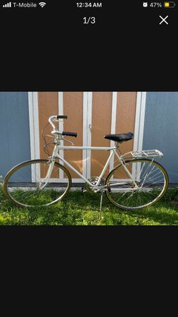 Vintage White Schwinn bicycle