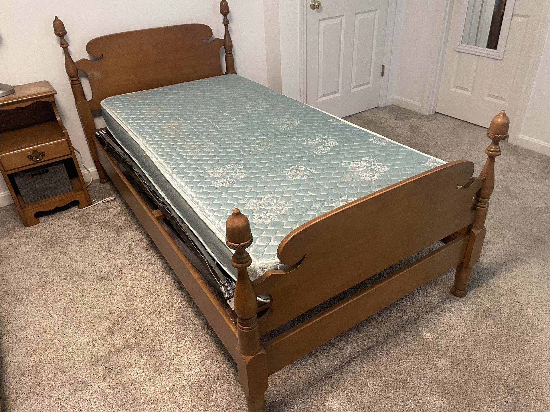 2 Wooden Twin Beds With Box Springs