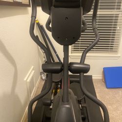 SOLE E25 ELLIPTICAL MACHINE