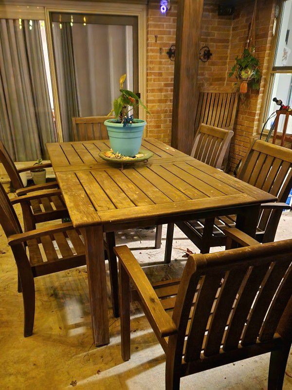 Pottery Barn Table And Chairs