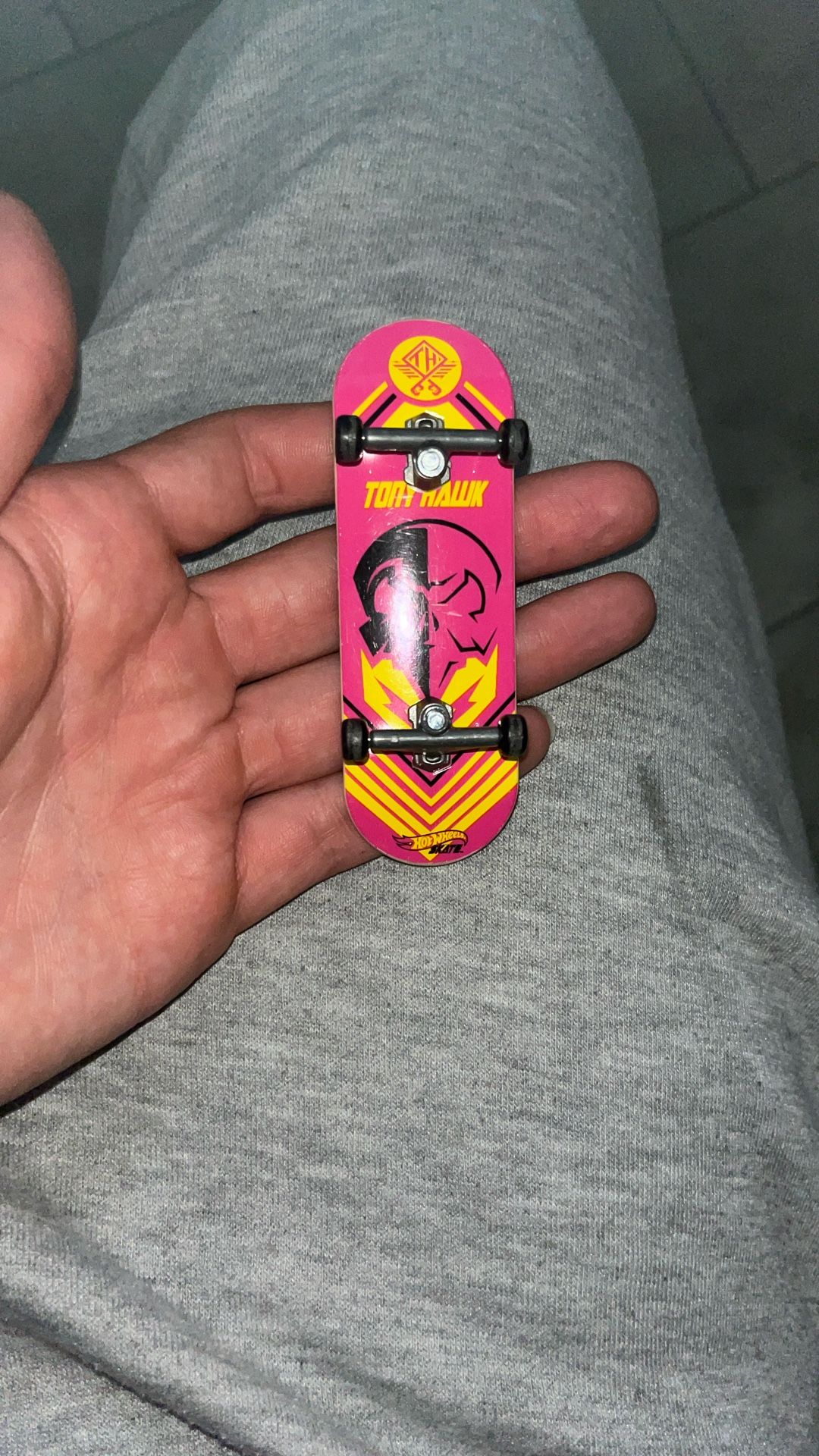 Tony Hawk Hot wheels Skate Finger Board 5$