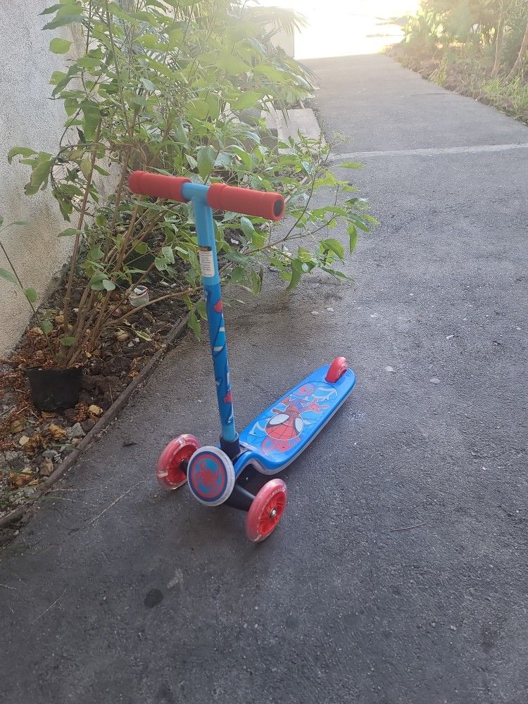 Huffy Marvel Spidey & His Amazing Friends Light-Up Toddler Scooter, Ages 3+