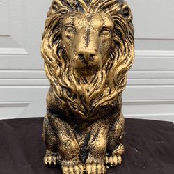 The Bookshelf, Lion Statue