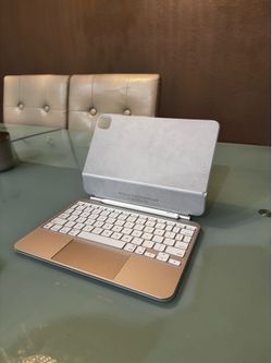 BUNDLE - MINT Magic Keyboard for iPad Pro 11‑inch (M5) - US English - White W/ Apple Pencil Pro