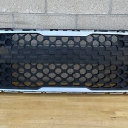 2023-2024  Kia Soul Front Upper Grille Oem 