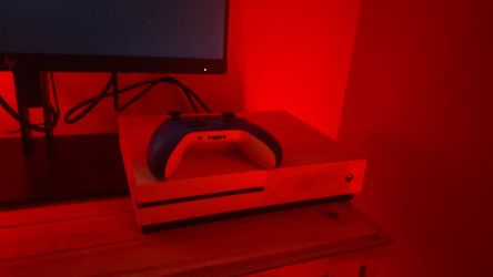 Trading XBOX ONE S looking for a Series S/X im throwing other stuff in too
