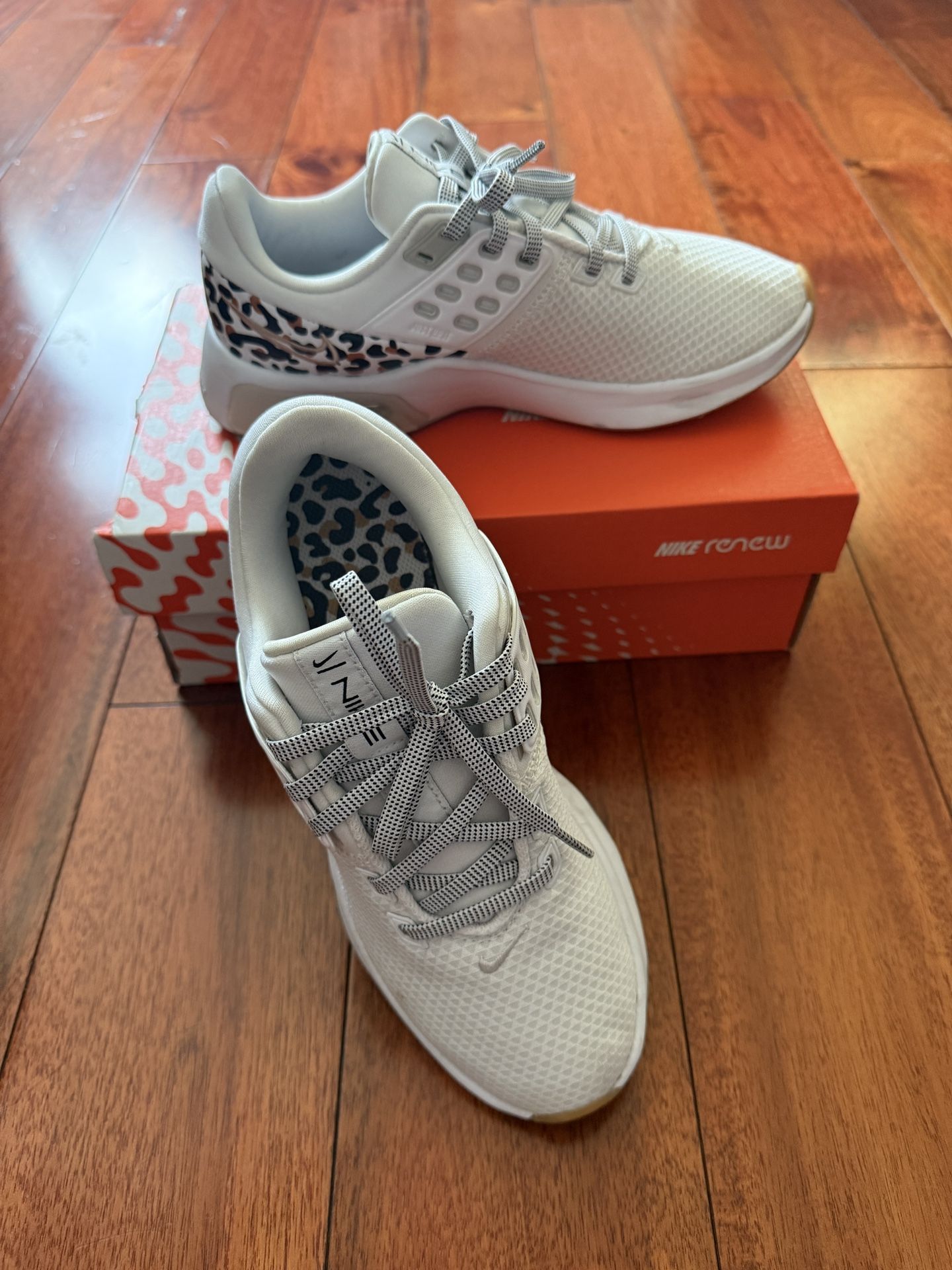 Women’s Nike Sneakers, Renew In-Season TR 10, Size 7
