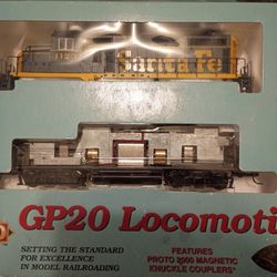 Limited Edition GP20 Locomotive Train Set