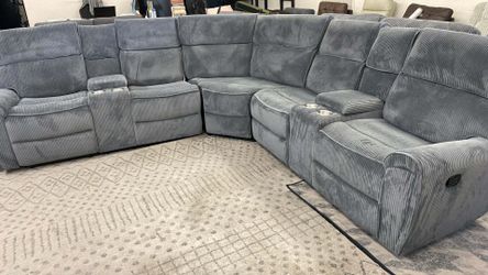 New Recliner Sectional Couch with 2 Consoles! Free Delivery 🚚!