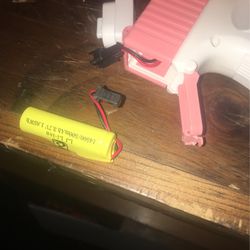 Electrical water gun pink