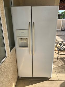 Frigidaire Side-by-Side Refrigerator w/ Ice & Water Dispenser – Works Great