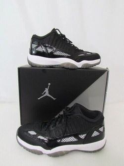 Jordan 11 low IE Space jam size 10 (NO TRADES PRICE IS FIRM)