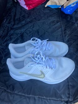 Woman’s Nike Downshifter size 10