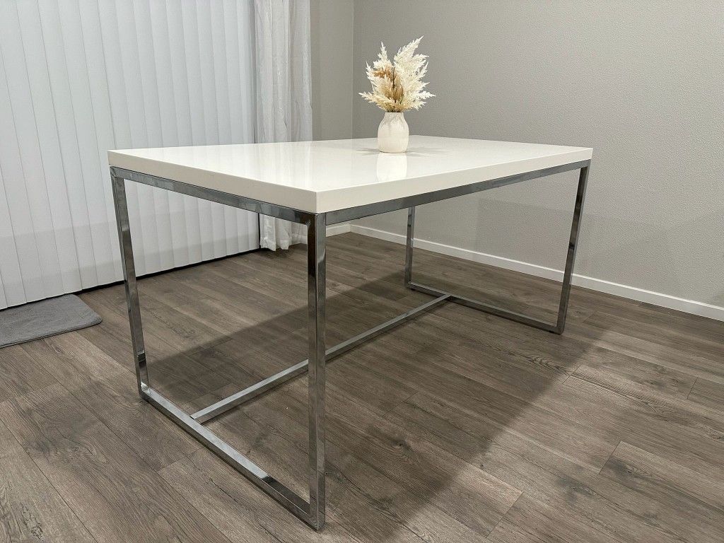 Dania_White Chrome Dining Table