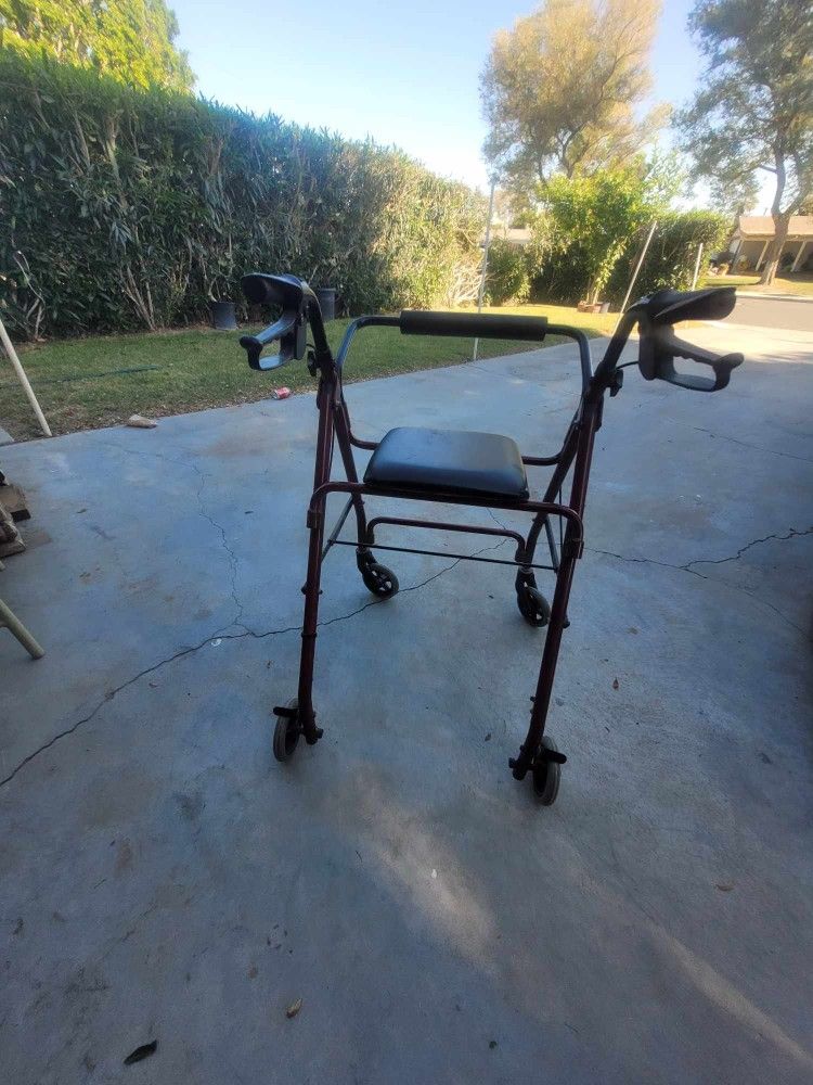 Walker With Seat 