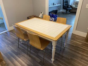 Dining Table Set (w/ 4 Chairs)
