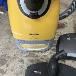 Samsung Steam Closet And Miele Leo Vacuum 