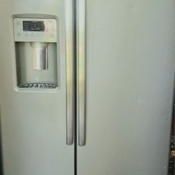 GE Fridge With Ice Maker