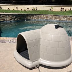 📦 FOR SALE: Petmate Indigo Dog House – $90 (Used Once!)