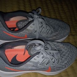 FIRM IN MERCED‼️ WOMEN'S NIKE SIZE 7 EXCELLENT CONDITION 