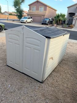 Rubbermaid Slide-Lid 5 ft. W x 6 ft. D Resin Plastic Storage Shed (LxWxH: 75” x 55” 50”)
