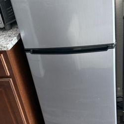 Galanz 4.6 Cu Ft Mini Fridge