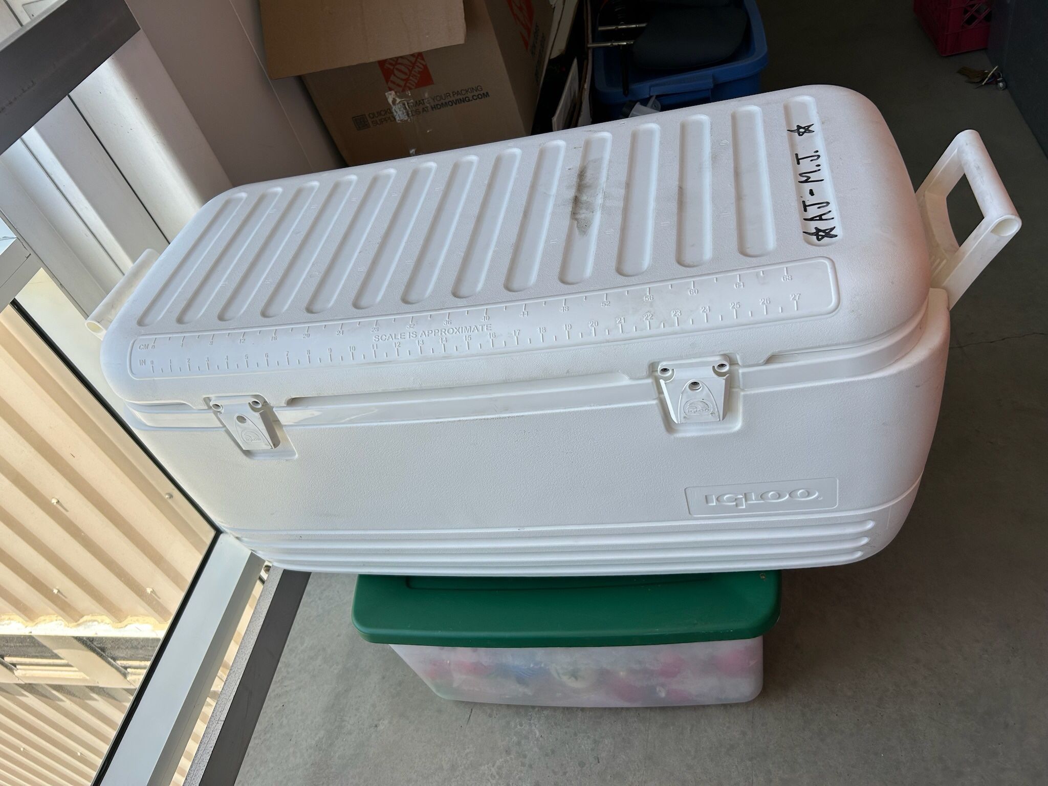 Igloo Large Cooler ~ 3 Ft Insulated Hard Shell