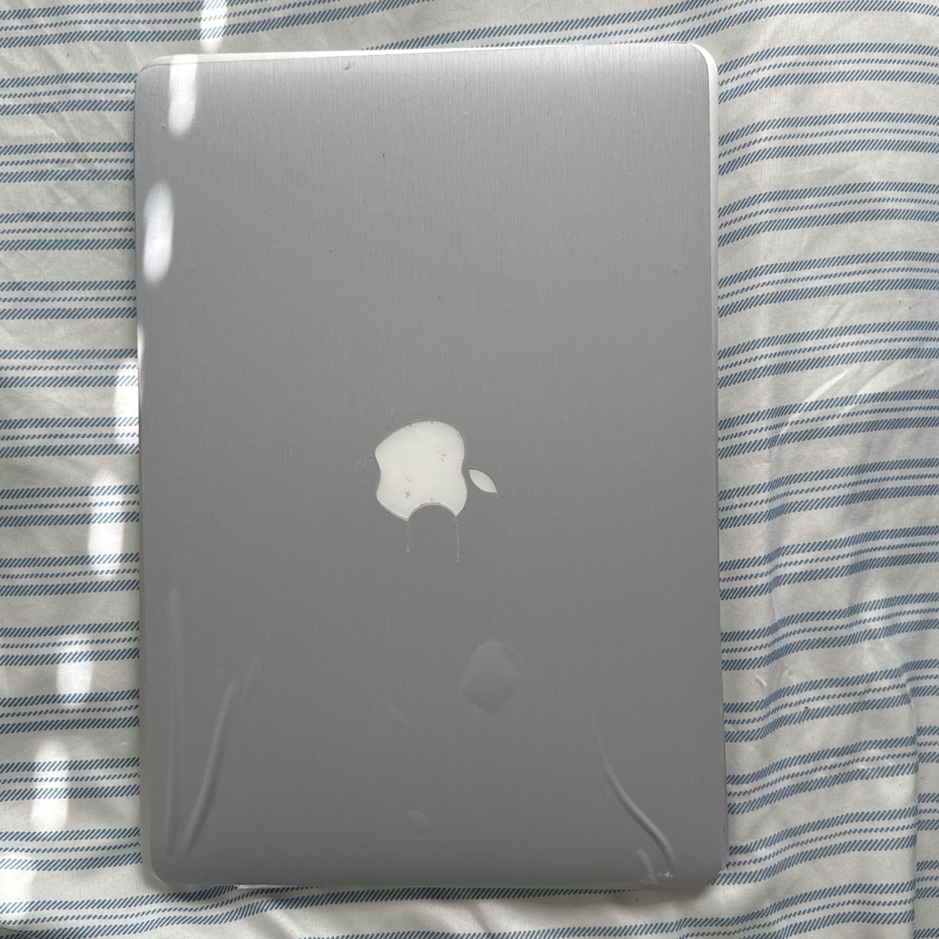 Apple MacBook Pro (Retina,13-inch,Early 2015)