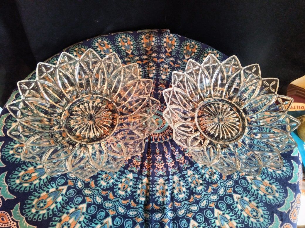 Glass Bowls-1960s Petal Pattern By Federal No Shipping