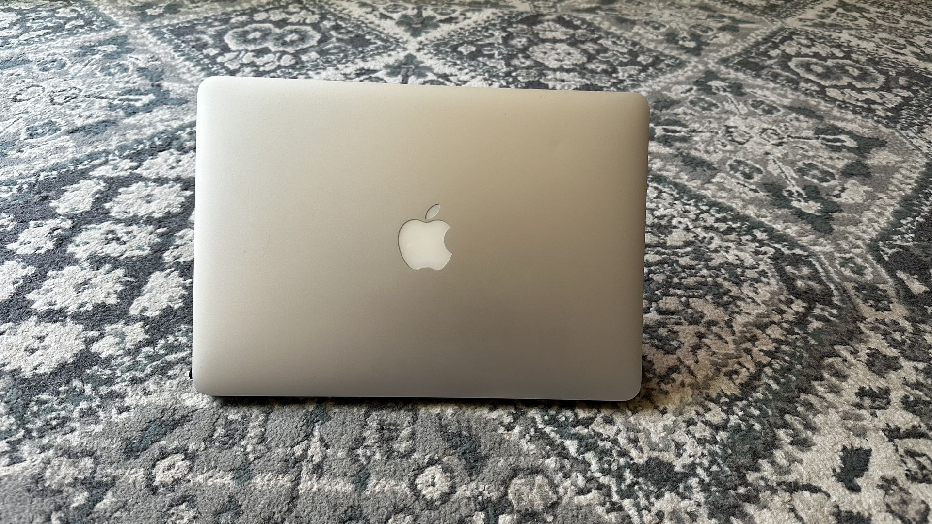 💻 MacBook Pro 13” – i7 / 16GB RAM / Great Condition + Box!