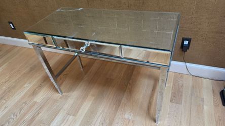 Vanity table