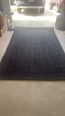 Brand New 5’ x 8’ Black Braided Area Rug