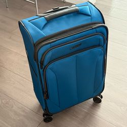 American Tourister 4 KIX 2.0 Expandable Softside Luggage with Spinner Wheels, 20 SPINNER, CLASSIC BL
