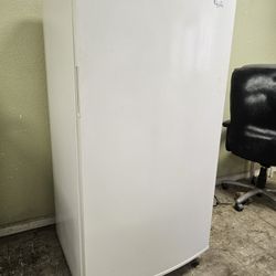2023 Whirlpool Freezer Working Perfectly Fine Very Clean Super Capacity I Can Deliver To You 90 Days Warranty 