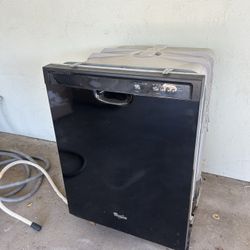 Dishwasher by Whirlpool – Clean & Functional