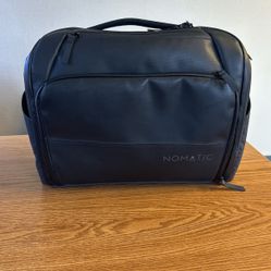 NOMATIC Messenger Bag