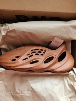 Yeezy Foamrunner Clay Red