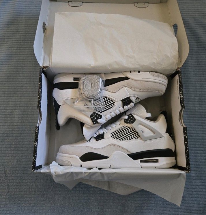 Jordan 4 "Military Black"