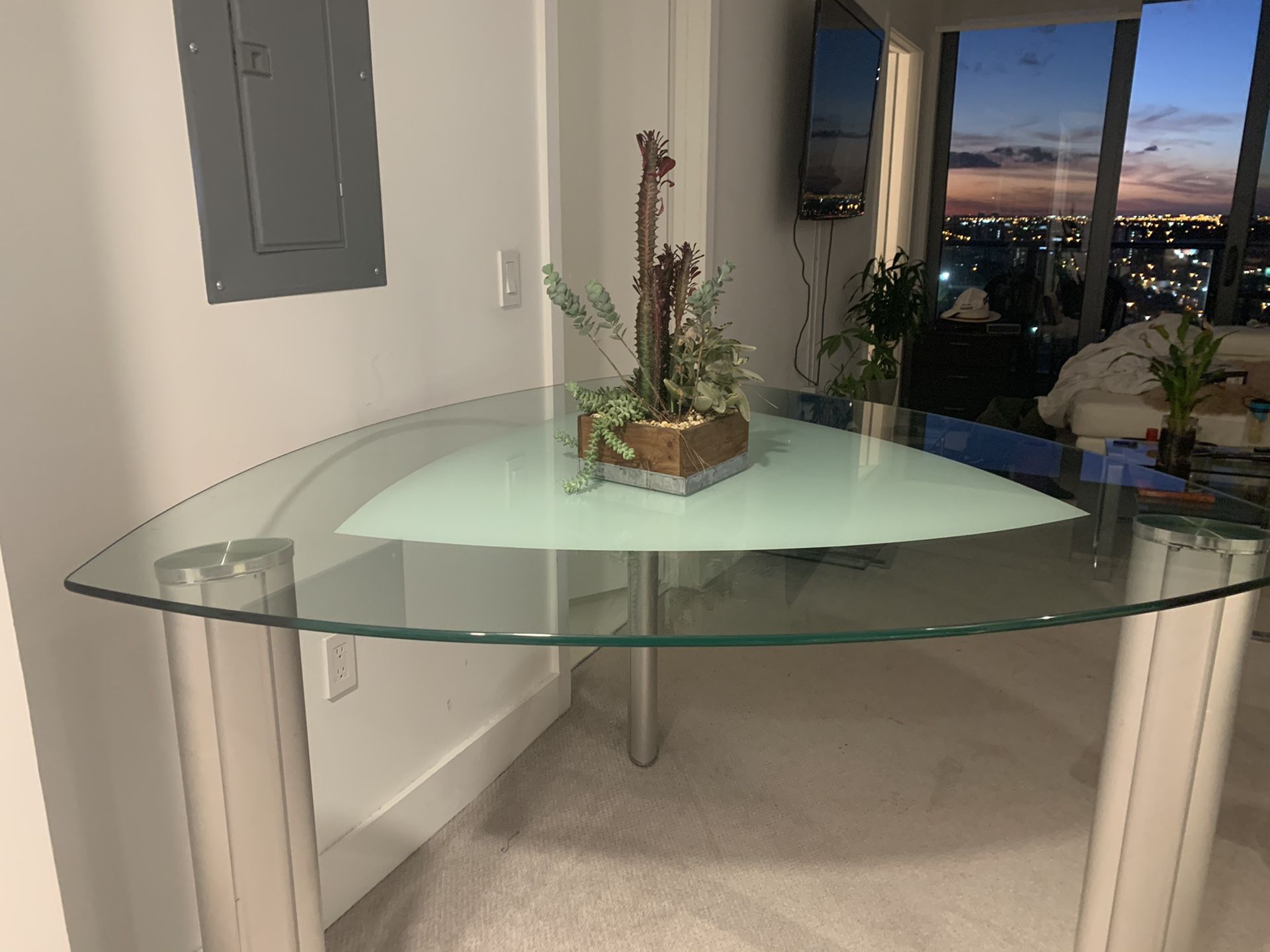 Rooms to Go Glass Dining Table