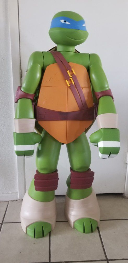 4 Ft. Tall Teenage Mutant Ninja Turtle Leonardo