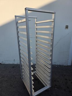 SHAMMI INDUSTRY 9 Bakers Pan Rack 15 Full size 18" x 26" Bakers Pans / 30 1/2 Size Bakers Pans.
Excellent Conditions !!
15 full sheet pans / 3