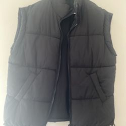 womens black puffer 
