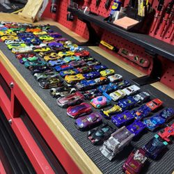 85 Hot Wheels Cars 