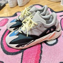 Yeezy 700  Wave Runners Size 7 