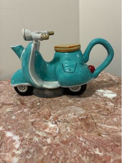 Vespa teapot