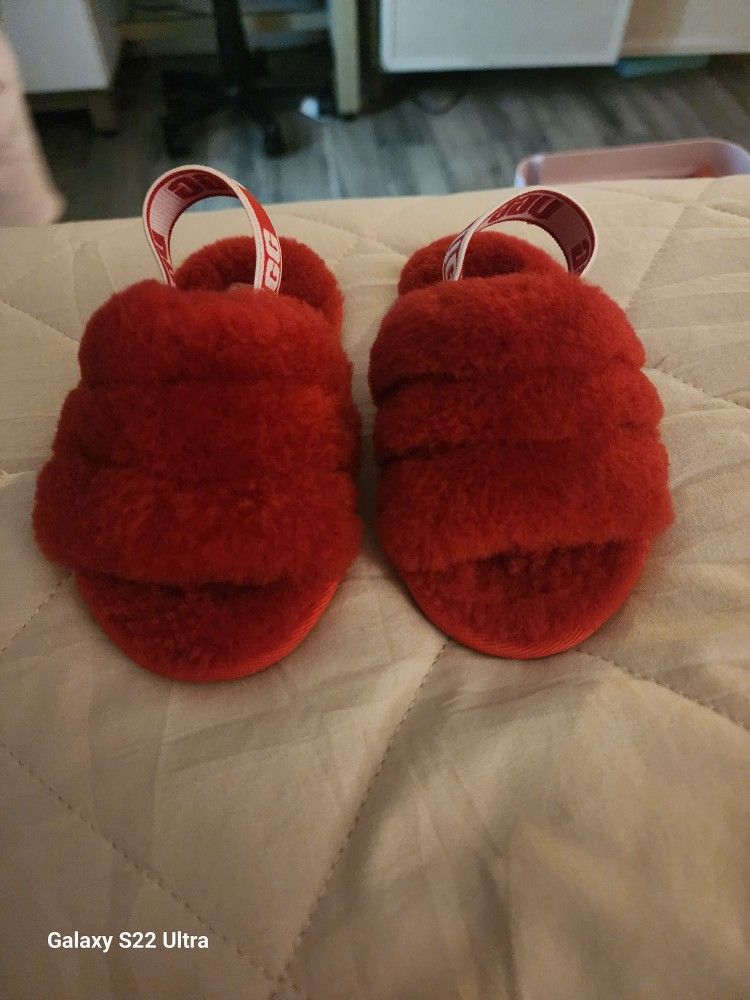 7c Ugg Fuzzy Slides