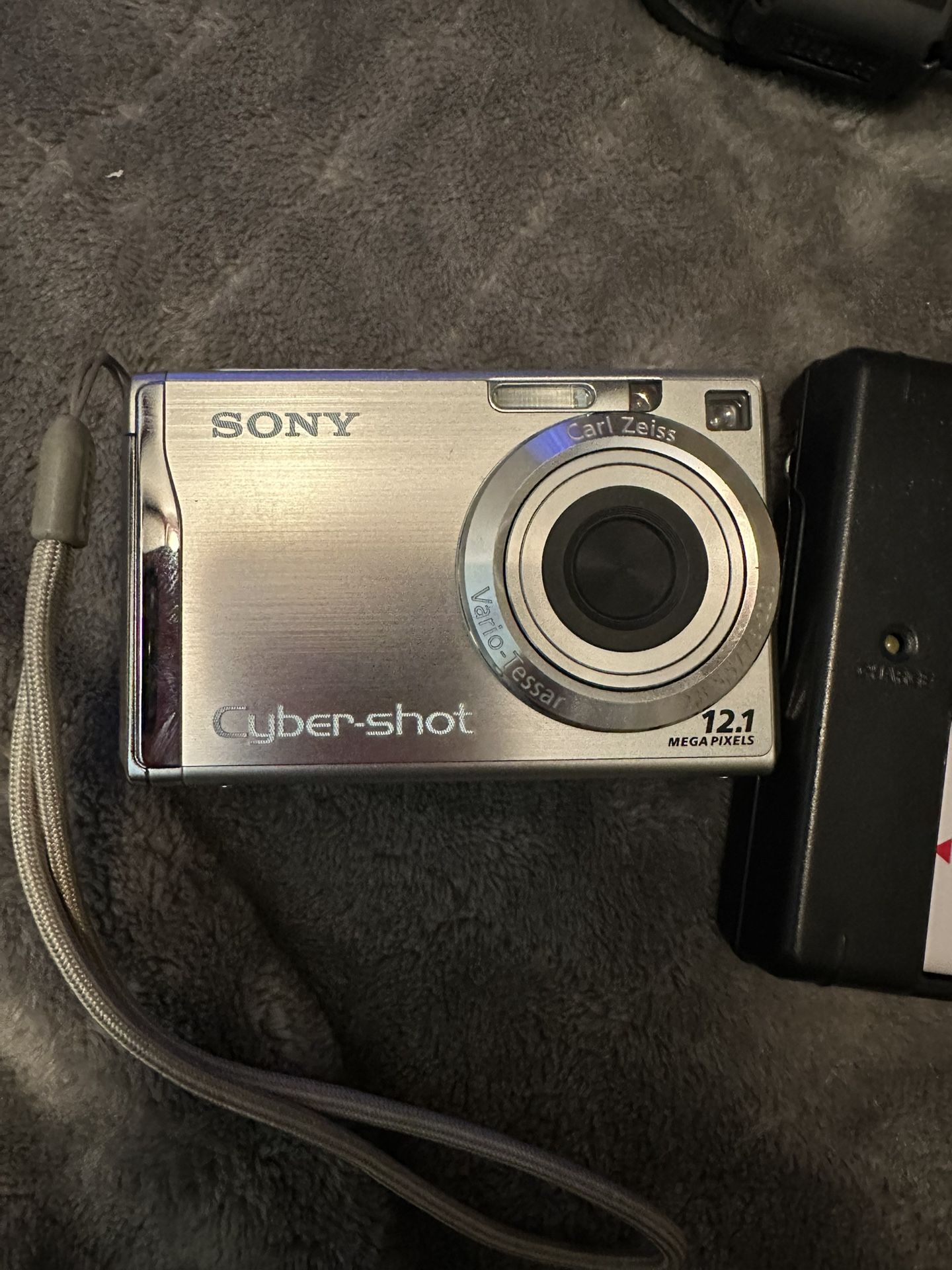 Sony Cyber-shot DSC-W200 12.1MP Compact Digital Camera