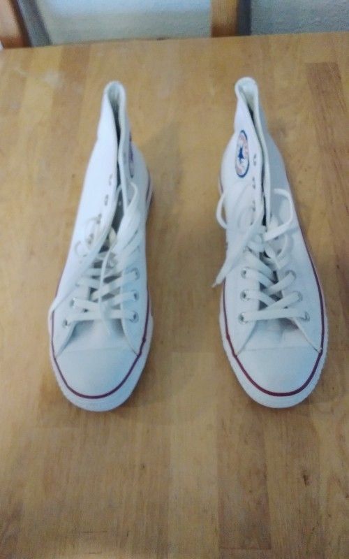 Brand New Men Converse leather size 10